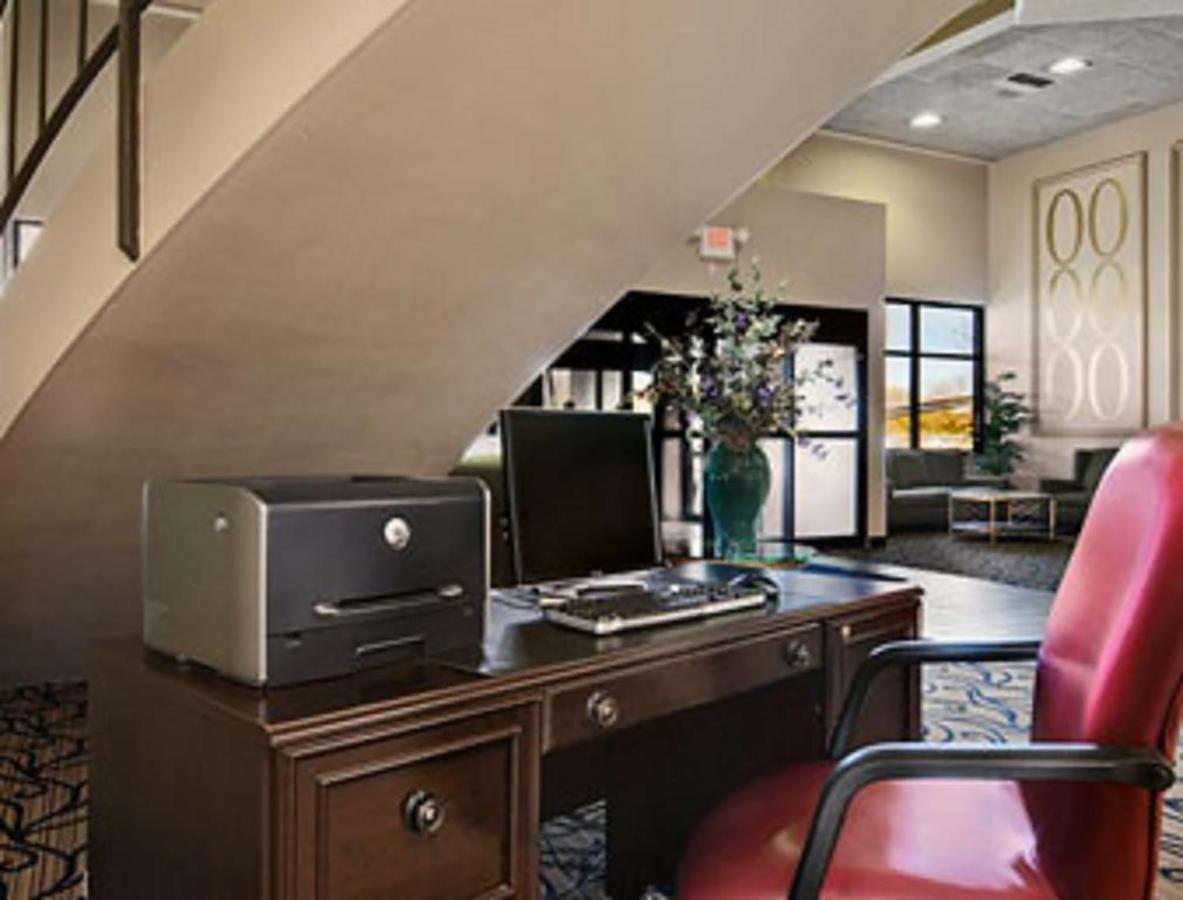 Days Inn Hotel & Conference Center La Crosse Room photo