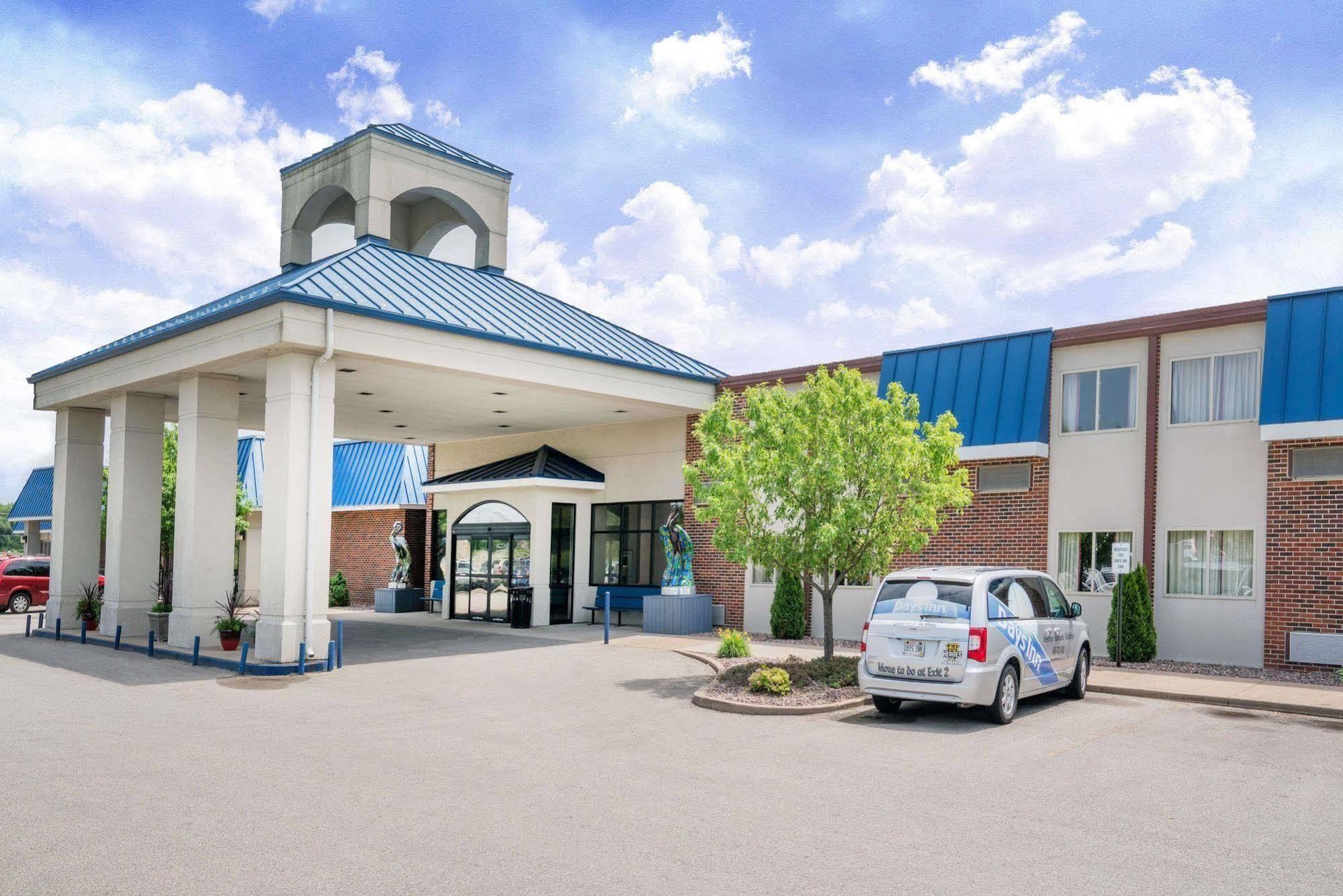 Days Inn Hotel & Conference Center La Crosse Exterior photo